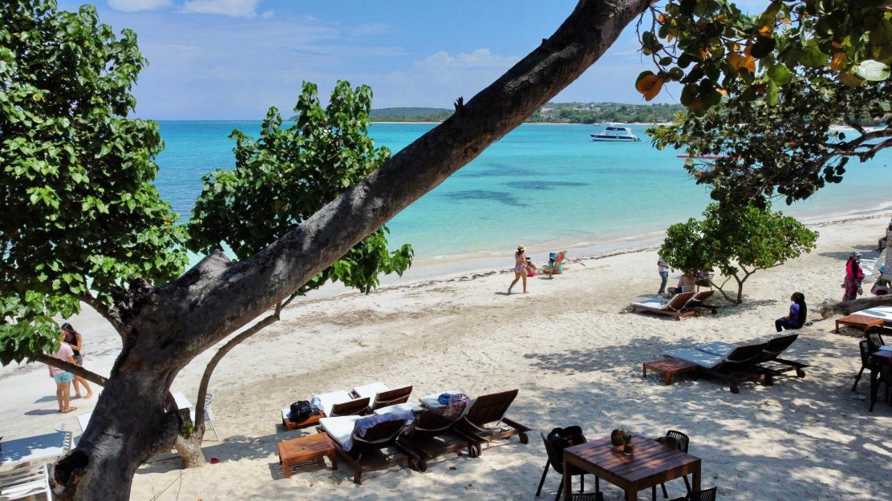 Blue Island Punta Rucia Hotel Exterior photo